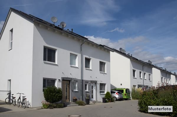 2-Familienhaus (insges. 8 Zimmer) mit Garten