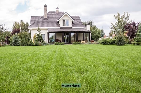 Großzügig gestaltetes Einfamilienhaus mit Doppelgarage - einfach zum Wohlfühlen