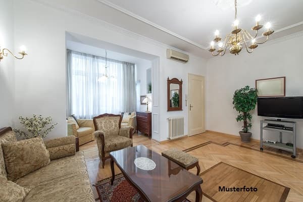 Altbaucharme trifft Wohnkomfort: Gemütliche Wohnung mit Balkon