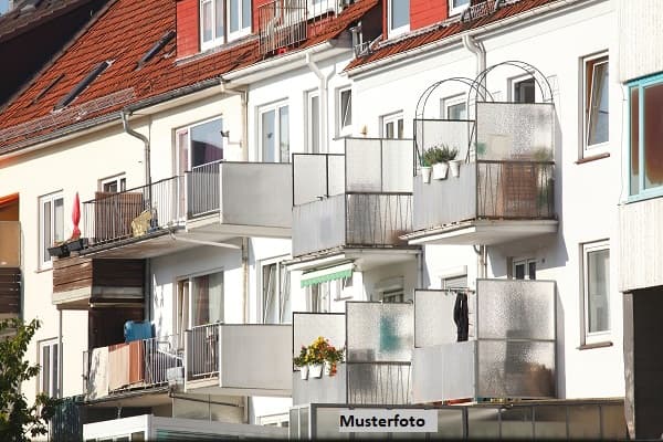 Dreifamilienhaus mit Garage und 1-2 Außenstellplätzen