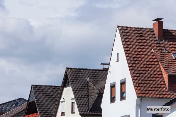 Wohnhaus mit vielfältiger Nebenbebauung - provisionsfrei