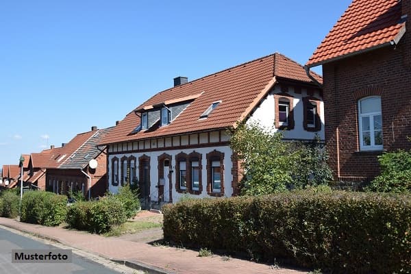 Einseitig angeb. Einfamilienhaus nebst Balkon
