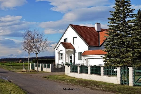 Freistehendes Einfamilienhaus nebst Garage in sehr ruhiger Lage