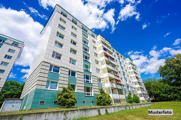 Großzügige 4-Zimmer-Wohnung mit Anteil an Hausmeisterwohnung