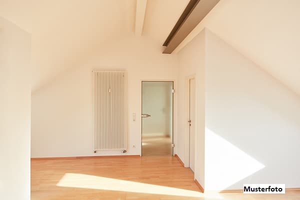 Kleine 3-Zimmer-Wohnung nebst Garage