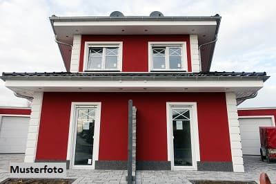 Doppelhaushälfte mit Garage und Garten