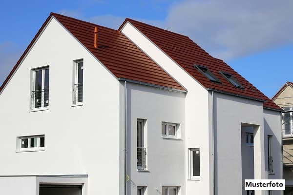 Einfamilien-Doppelhaushälfte mit Garage und Gartenhaus
