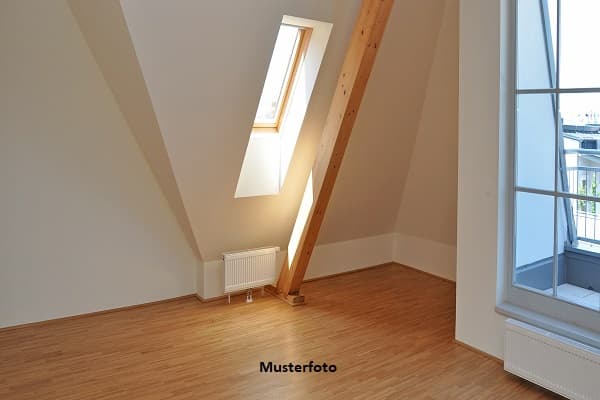 Dachgeschosswohnung mit Pkw-Stellplatz - ruhige Wohnlage