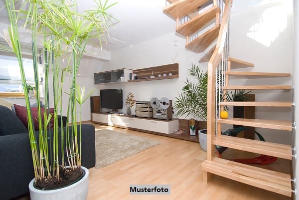 1- bis 2-Familien-Doppelhaushälfte nebst Garage und Stellplatz