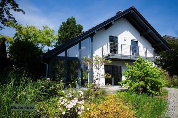 Freistehendes Wohnhaus in gehobenem Ausstattungsstandard in gepflegter Wohnlage