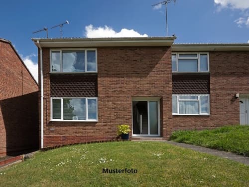Einfamilienhaus mit Doppelgarage in ruhiger Wohnlage
