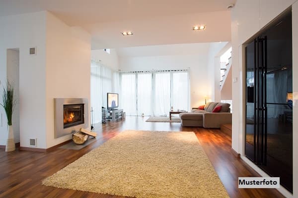 Wohnhaus mit Garage - provisionsfrei