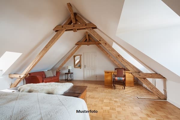 Kleine 3-Zimmer-Wohnung nebst Garage