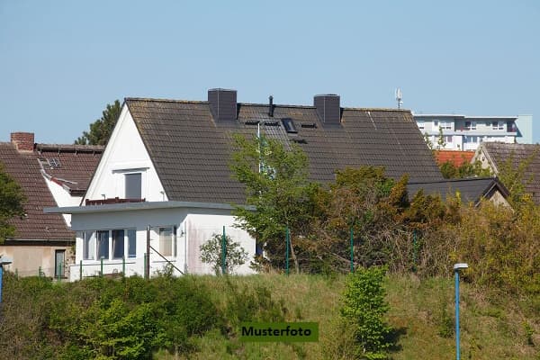 Großzügiges Wohnhaus mit Scheunengebäude - vielseitig nutzbar