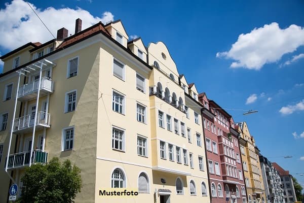Historisches Mehrfamilienhaus mit Gartenhaus, Gewächshaus und Laube