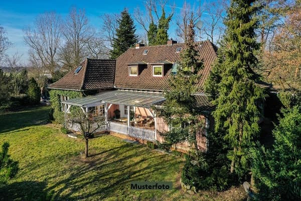 Großzügiges Einfamilienhaus mit Doppelgarage in gehobener Wohnlage