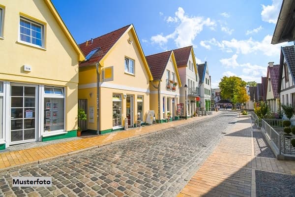 1/2 Anteil - Wohn- und Geschäftshaus und unbebaute Grundstücke