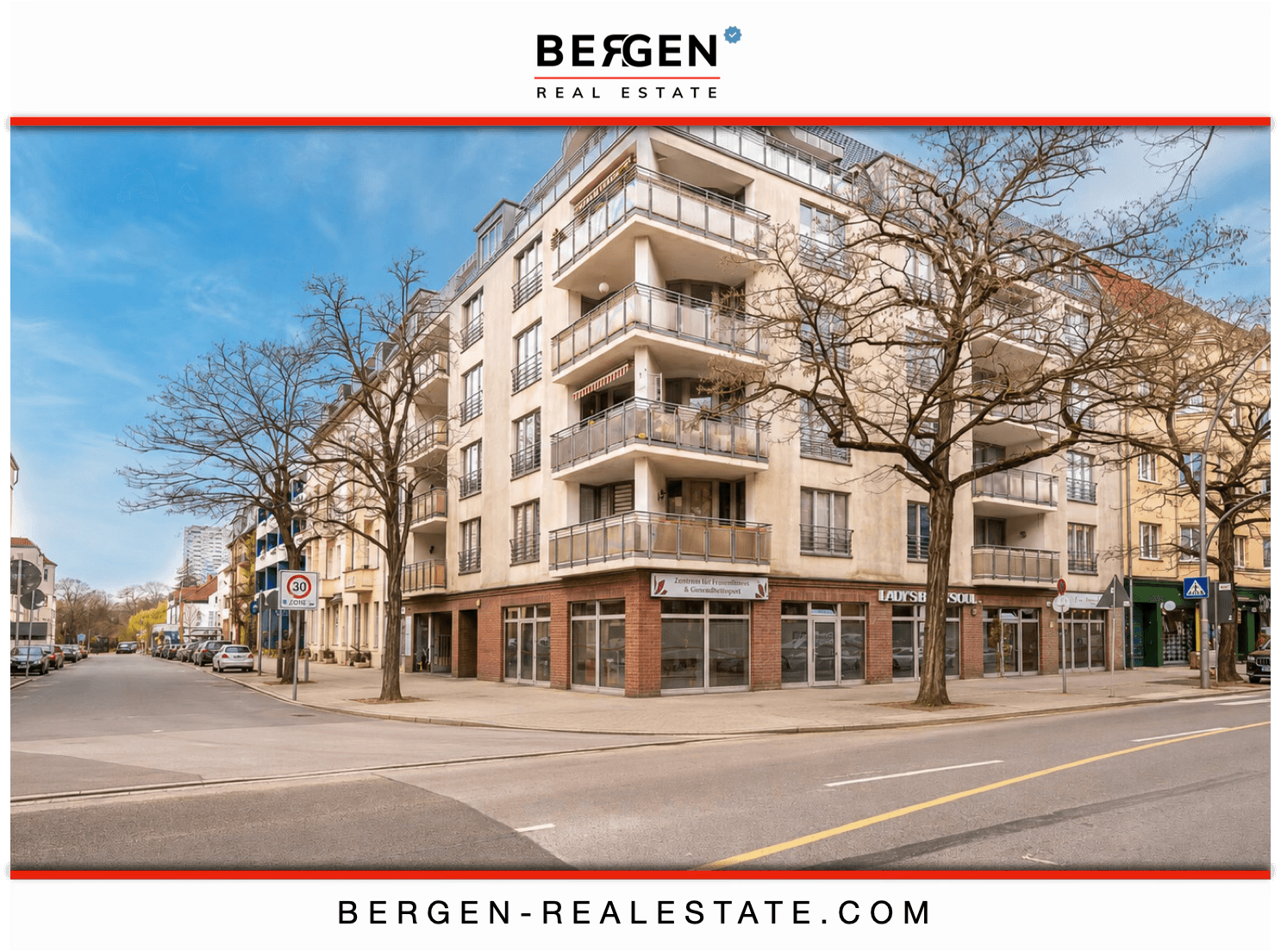 Vermietetes Eckladenlokal in Berlin-Spandau mit ca. 25 m Schaufensterfront