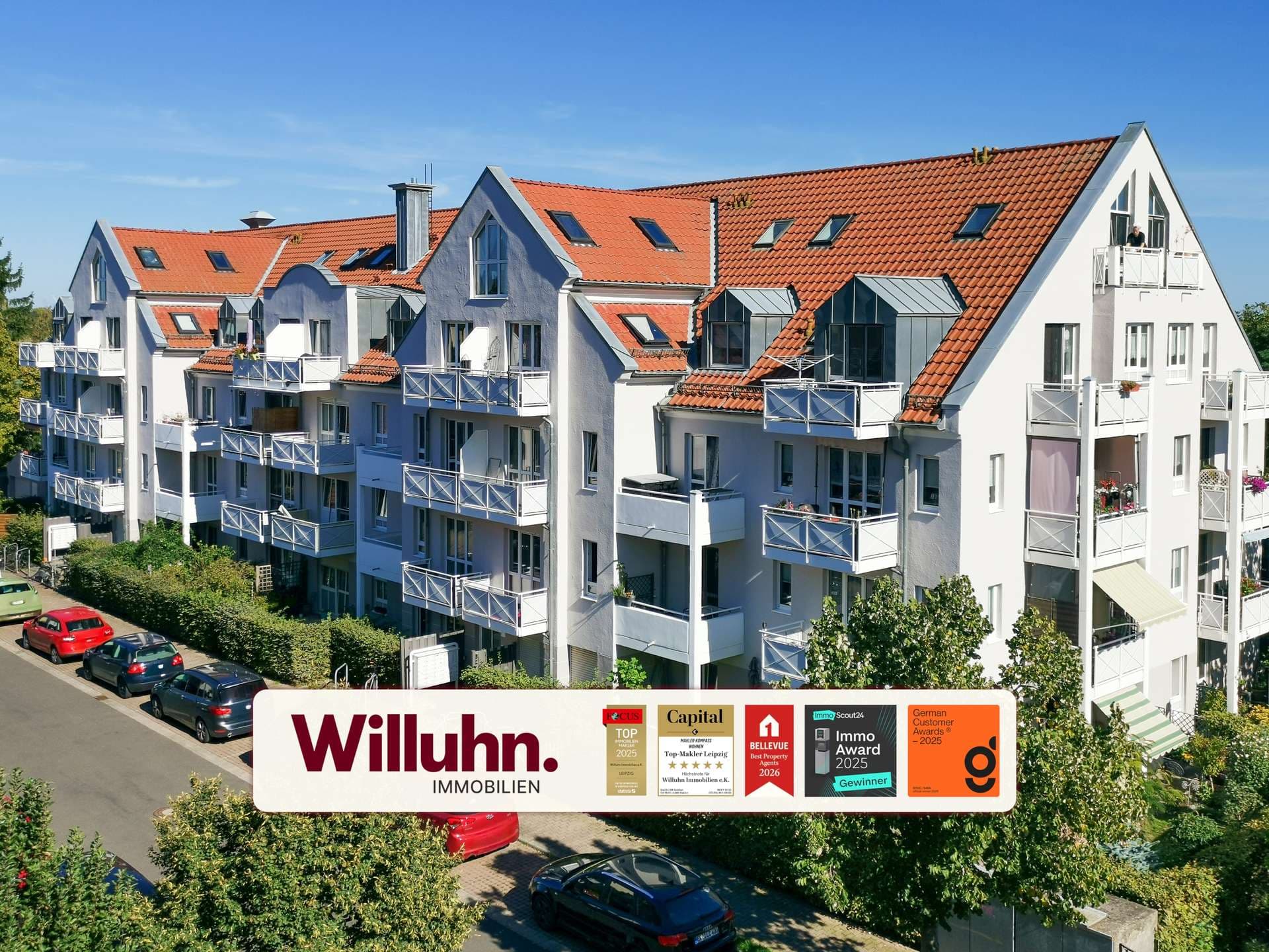 Freistehend für Neuvermietung! | Geräumiges Wohnzimmer | Balkon | EBK | Tiefgarage