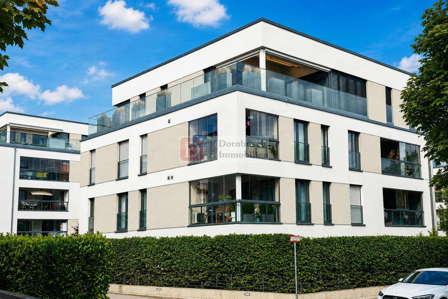 Top!! Großzügige 4-Zimmer-Wohnung mit Wintergarten und Tiefgaragenstellplatz