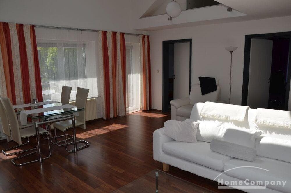 3 Zi.Whg., möbliert. 1. OG, Balkon nach Süden.