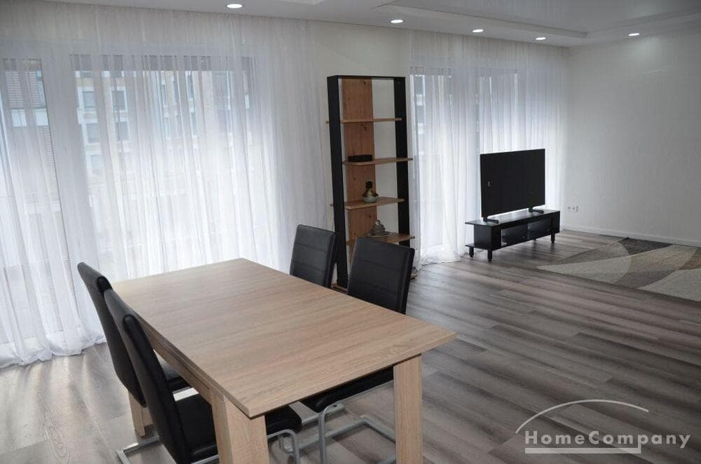 3 Zi. Wohnung, 2. OG, hochwertig möbliert und ausgestattet, Fußbodenhzg, barrierefreie Wohnung mit Aufzug von der Tiefgarage bis zur Wohnung.