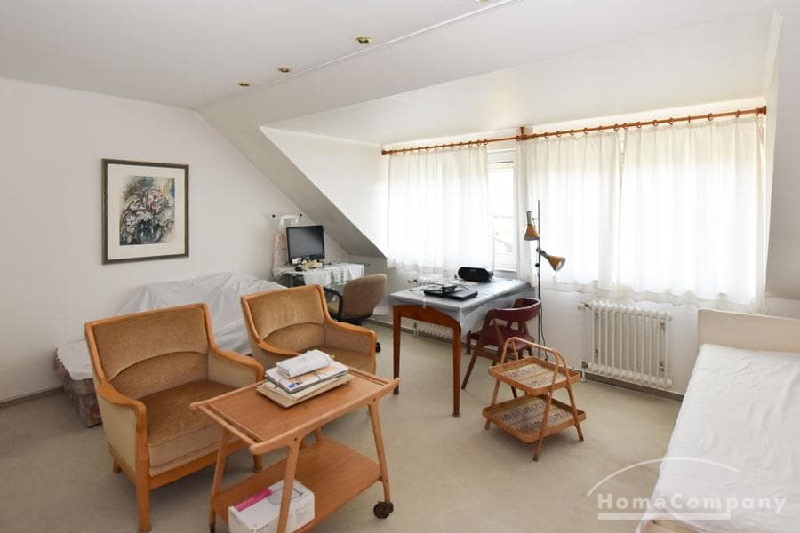 5 Zimmer Haus, möbliert, modernisiert, ruhige, zentrale Lage, Carport und Garten.