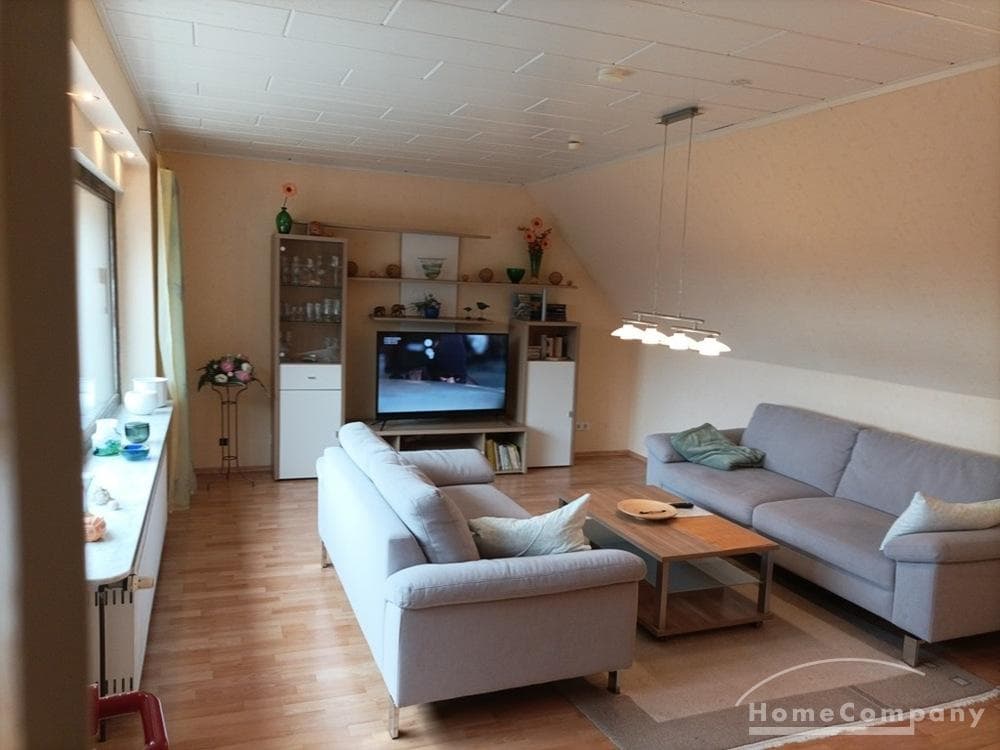 3 Zi.Whg., möbl., Balkon Richtung Süden, mit großer Wohndiele.