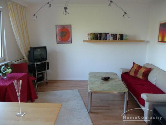 2 Zi Whg, möbliert, Balkon, 1.OG.