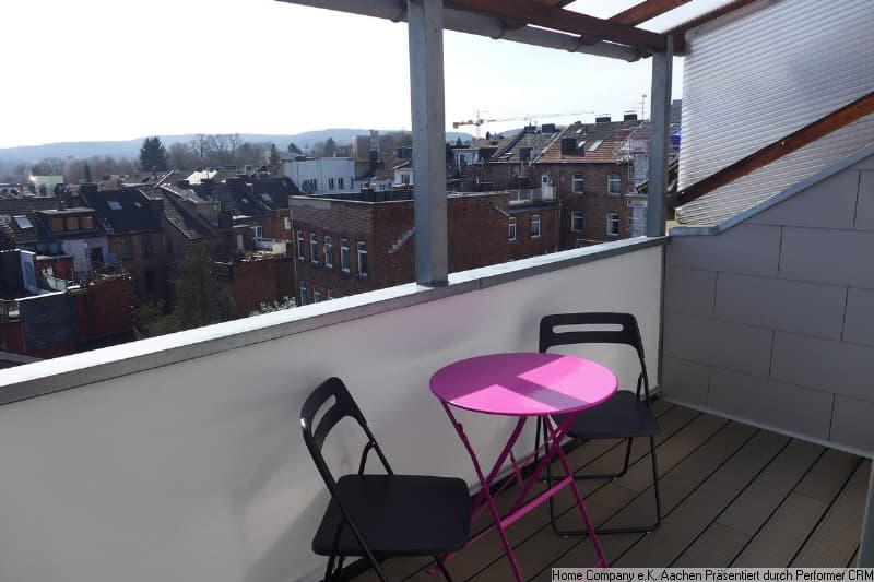 Aachen-Burtscheid: Panorama-Aussicht aus modern möbl. 2-Zi-Whng mit Loggia