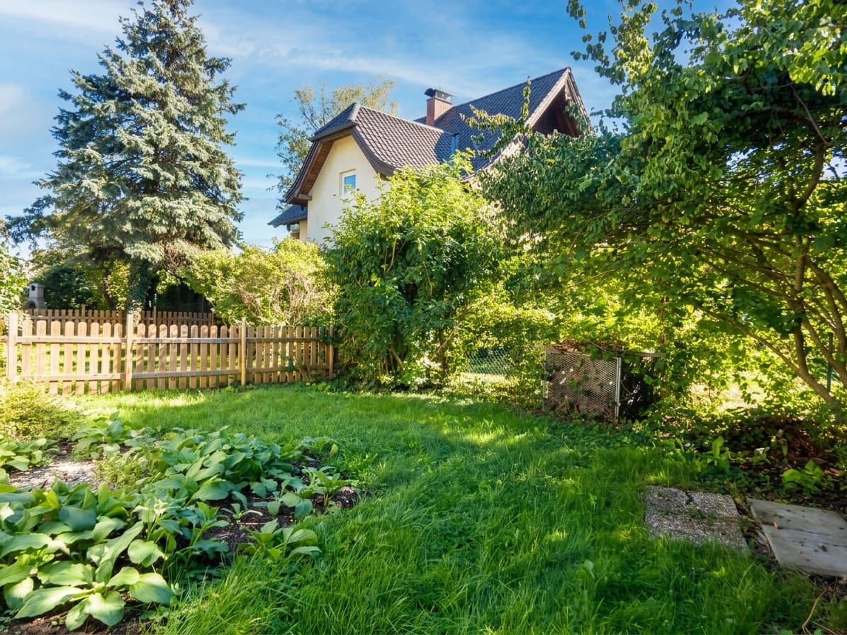 Ihr eigenes Gartenglück! Gepflegte 2-Zimmer-Wohnung mit Terrasse und zwei Stellplätzen in Freilassing