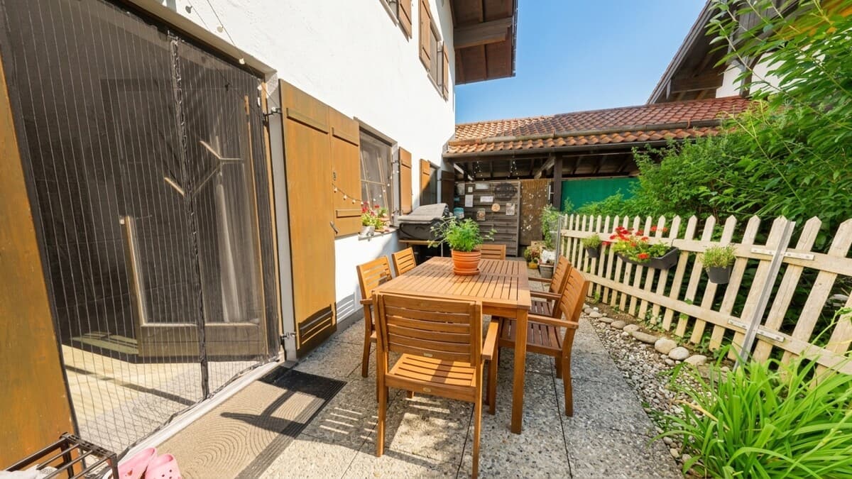 Kapitalanlage mit Gartenbonus! Vermietete 2-Zimmer-Wohnung in begehrter Lage von Hofham/Freilassing