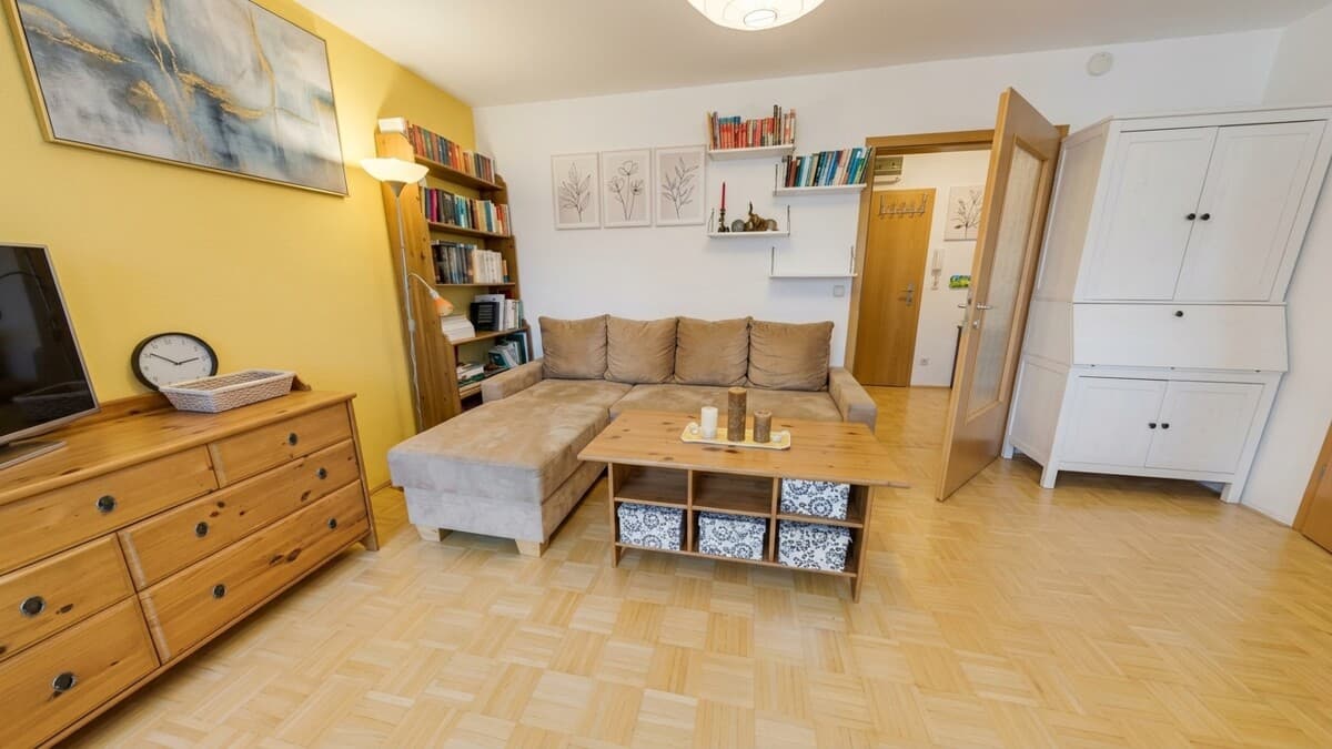 Vermietete 2-Zimmer-Wohnung mit 2 Balkonen & Tiefgarage in zentraler Lage in Freilassing