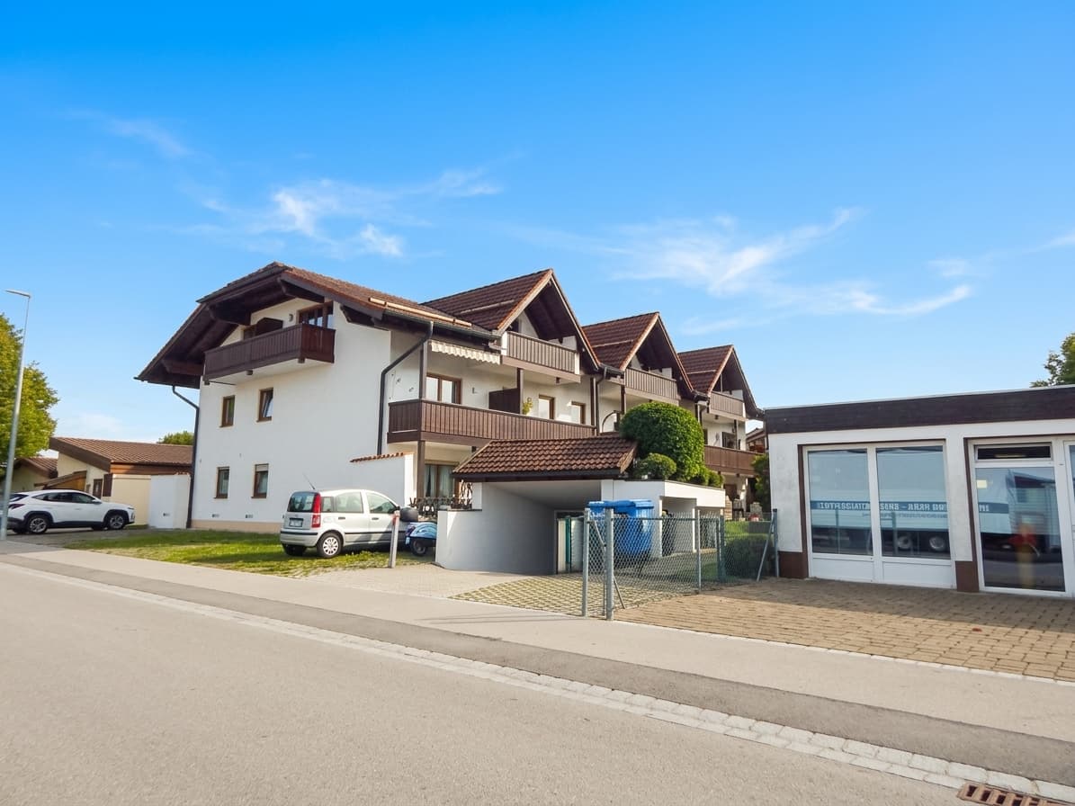 Attraktive Kapitalanlage in Ainring: Gepflegte 2-Zimmer-Wohnung mit 2 Balkonen & Tiefgarage