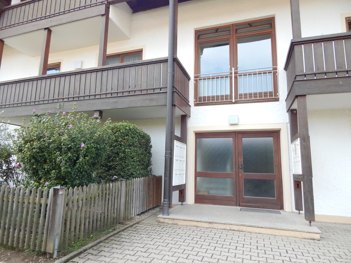 Gepflegte, vermietete 2-Zimmer-Wohnung mit 2 Balkonen & Tiefgarage