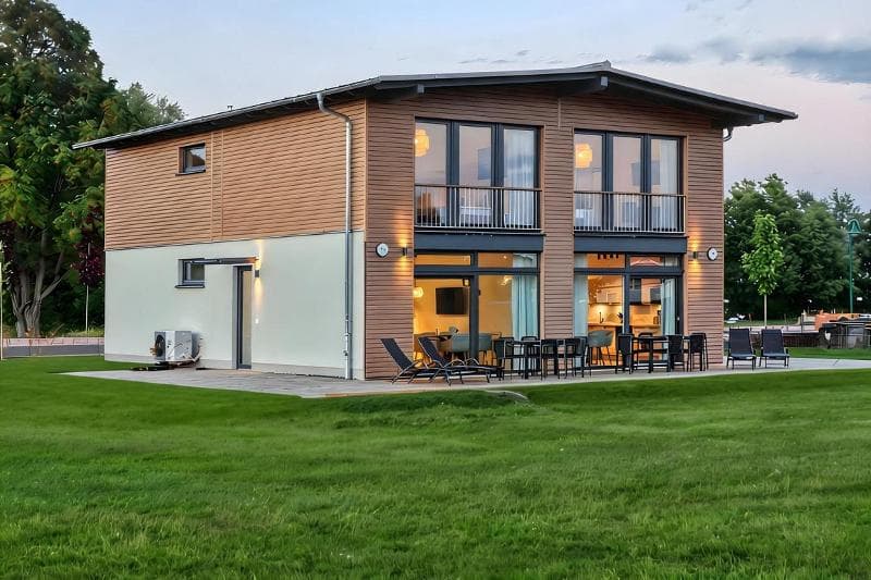 Ferienhaus am Woblitzsee – KfW 40, Sauna, Seelage & professionelles Vermietungskonzept