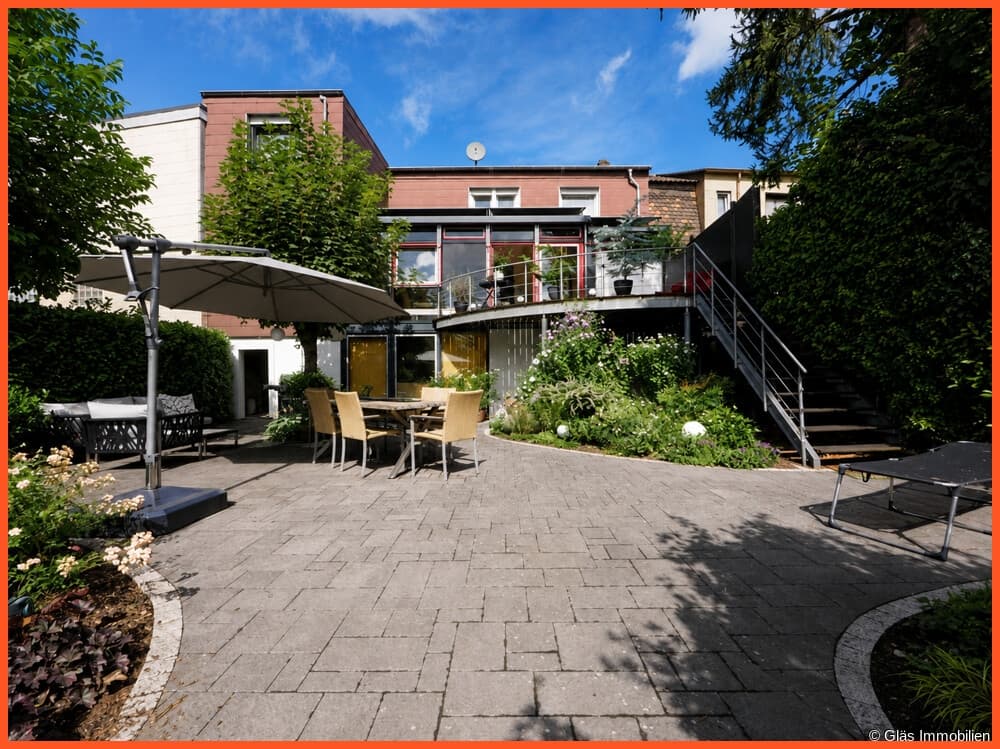 Charaktervolles Stadthaus mit Einliegerwohnung, Wintergarten und sonnigen Außenbereichen in zentraler Lage