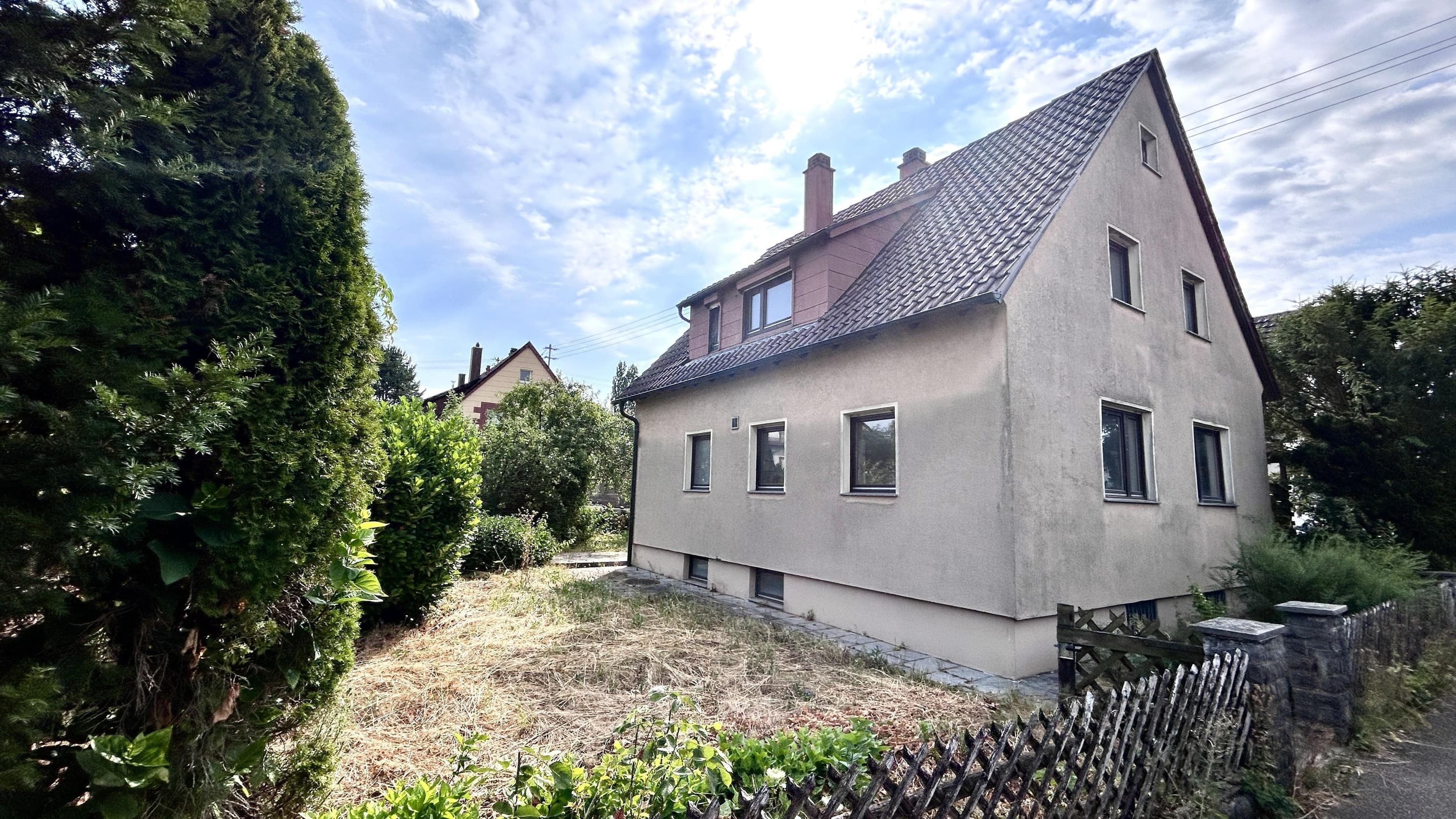 Zweifamilienhaus in beliebter Lage von Heilbronn-Horkheim