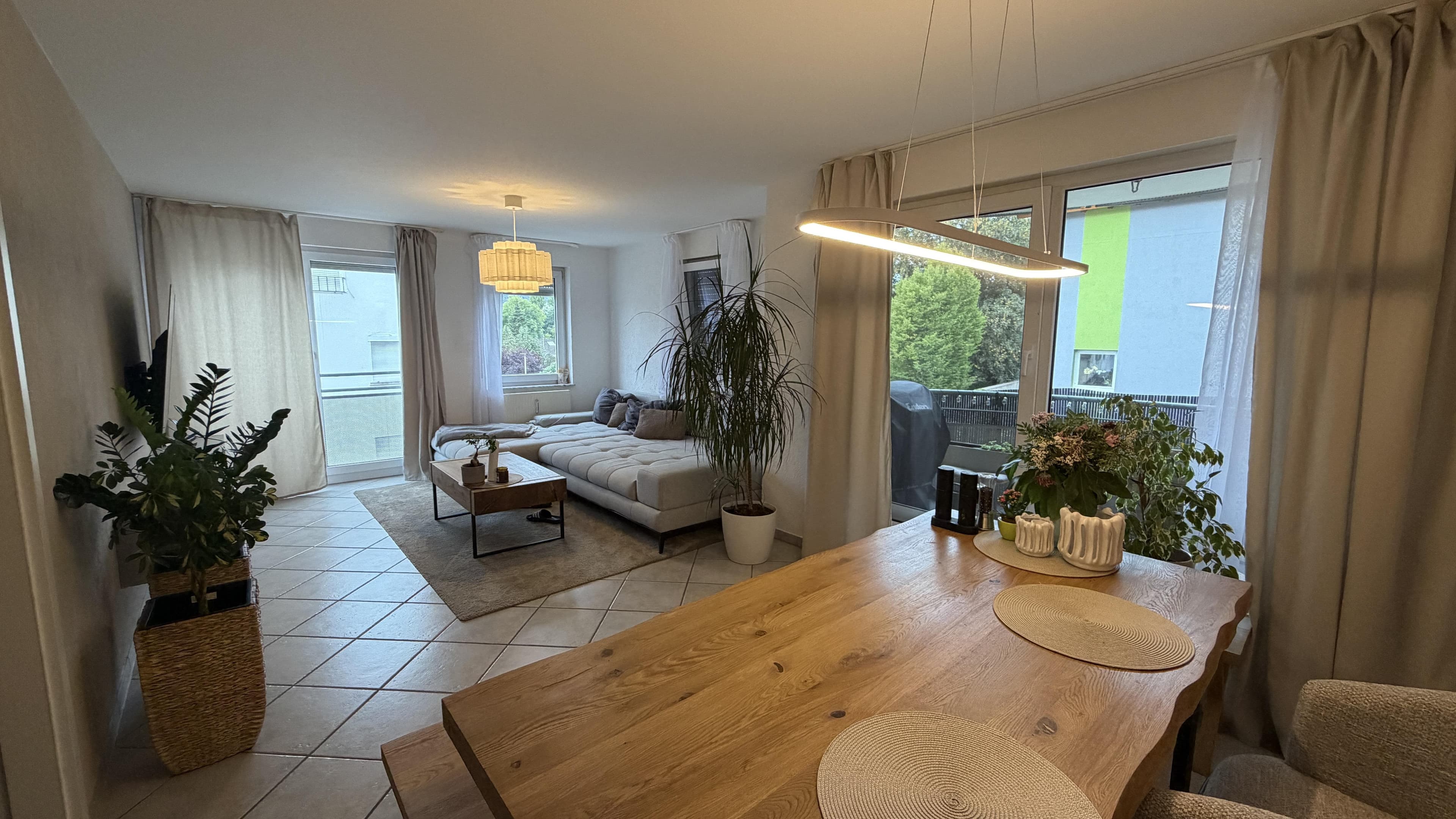 Attraktive Wohnung mit Balkon und zwei Tiefgaragenstellplätzen