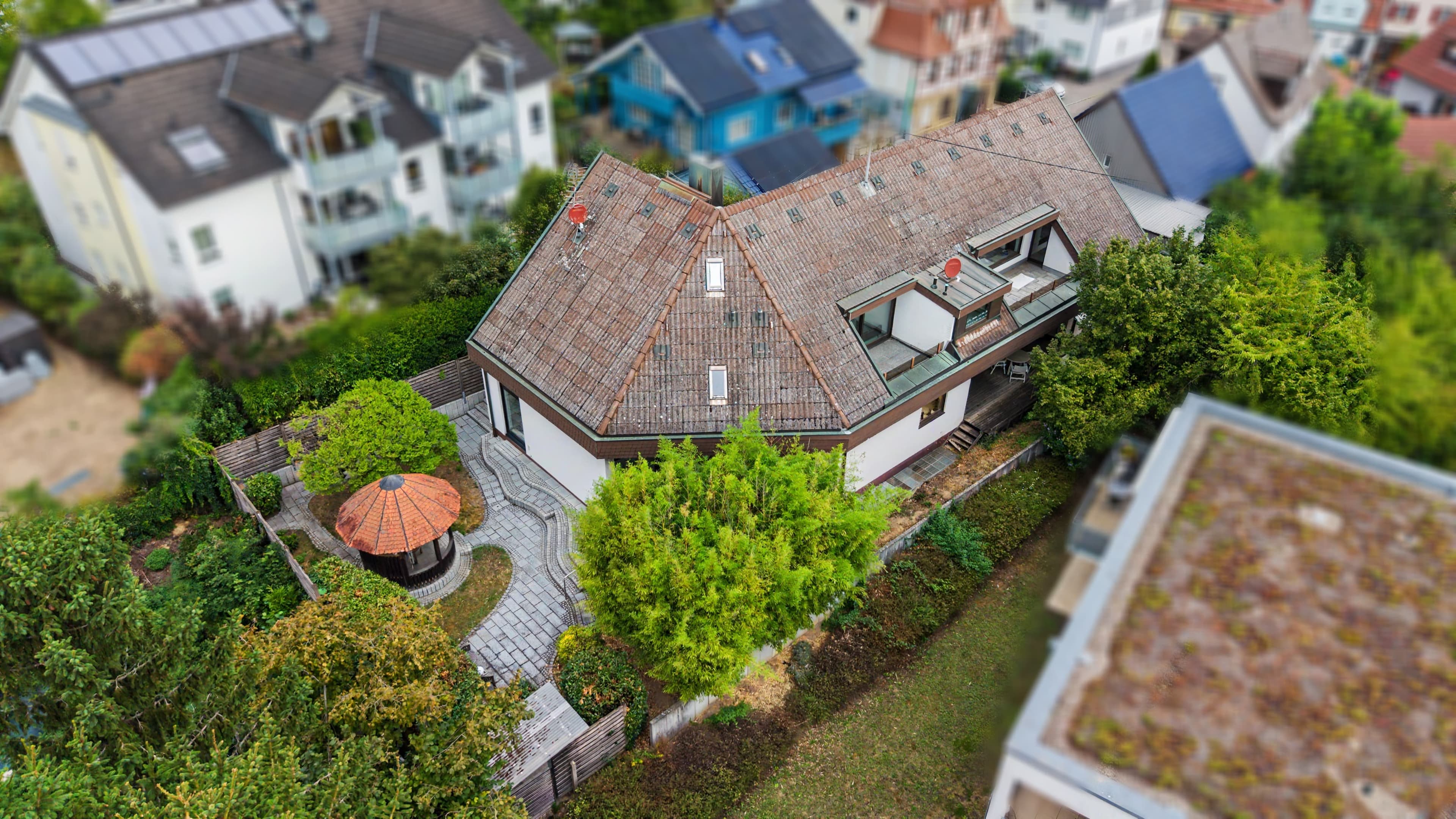 Beeindruckendes Einfamilienhaus mit Einliegerwohnung im Dachgeschoss