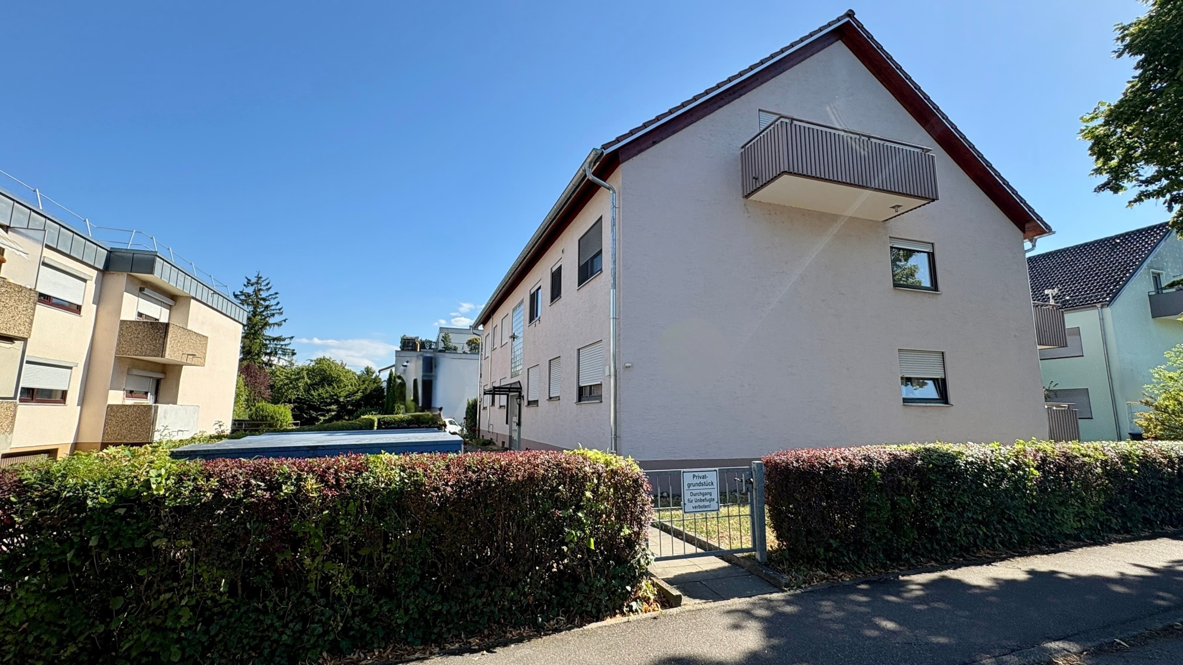 Moderne Wohnung mit Balkon