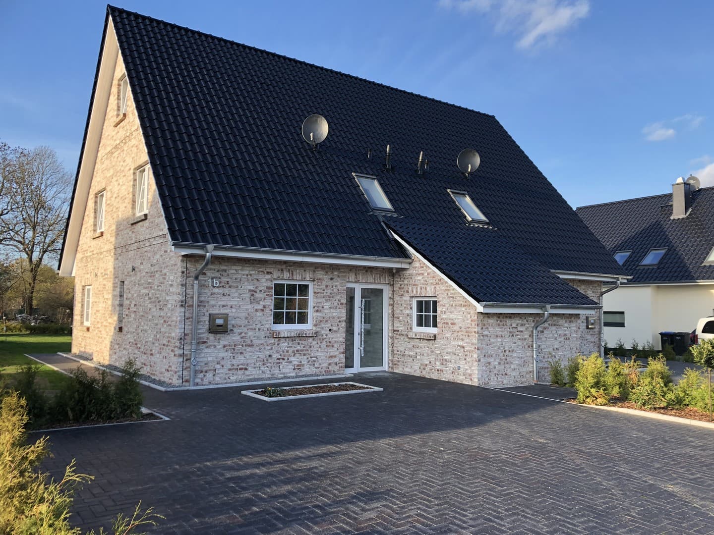 Whg./DHH/Haus in Stralendorf/Pampow/Schwerin sowie Büro- & Praxisflächen in Pampow & Schwerin