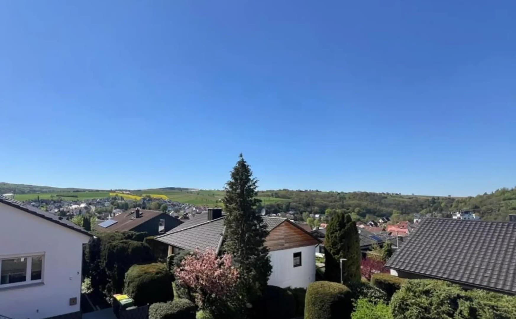 wunderschöne 2,5 Zimmerwohnung mit Traumaussicht in Halbhöhenlage