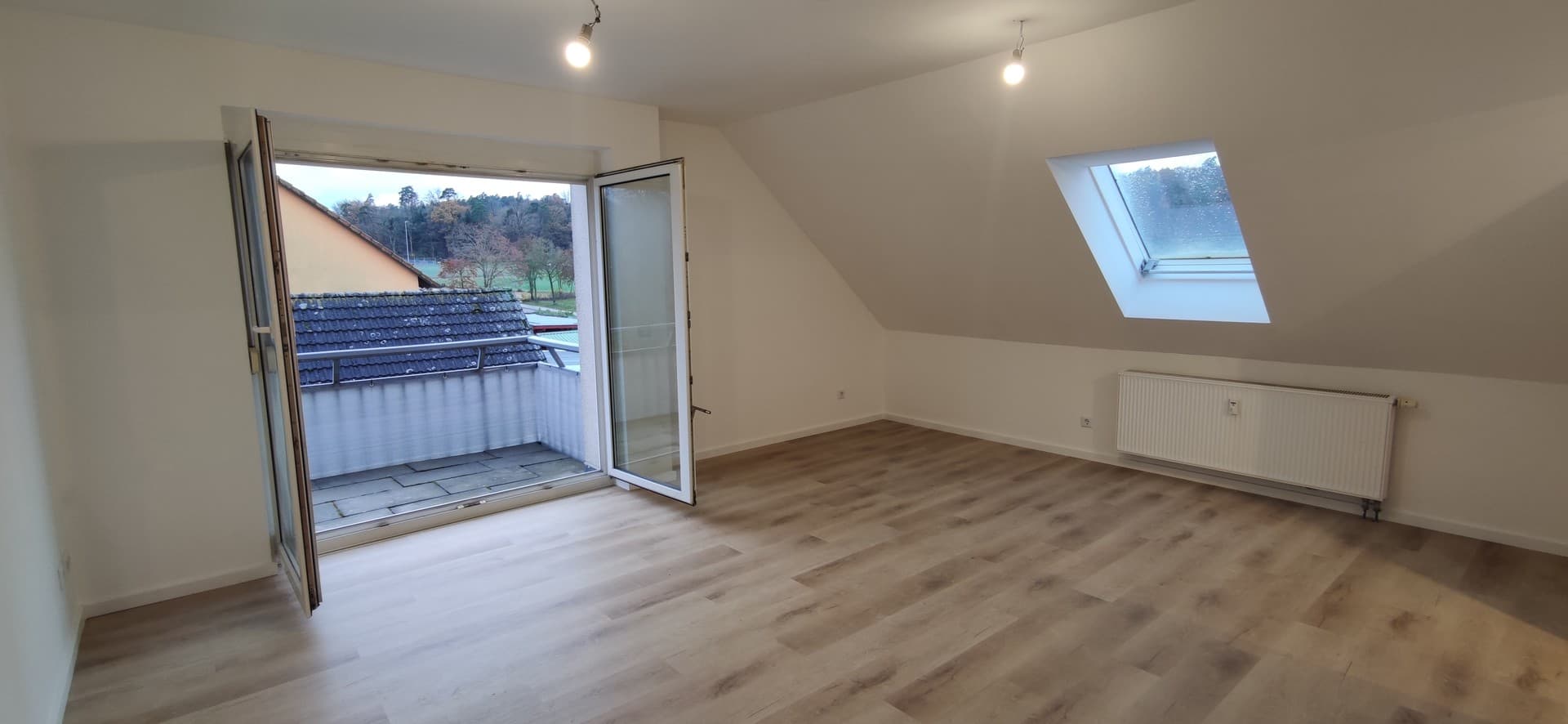 Moderne 2-Zi.-Wohnung im 2. OG mit EBK, Balkon, KFZ-Stellplatz und Kellerabteil