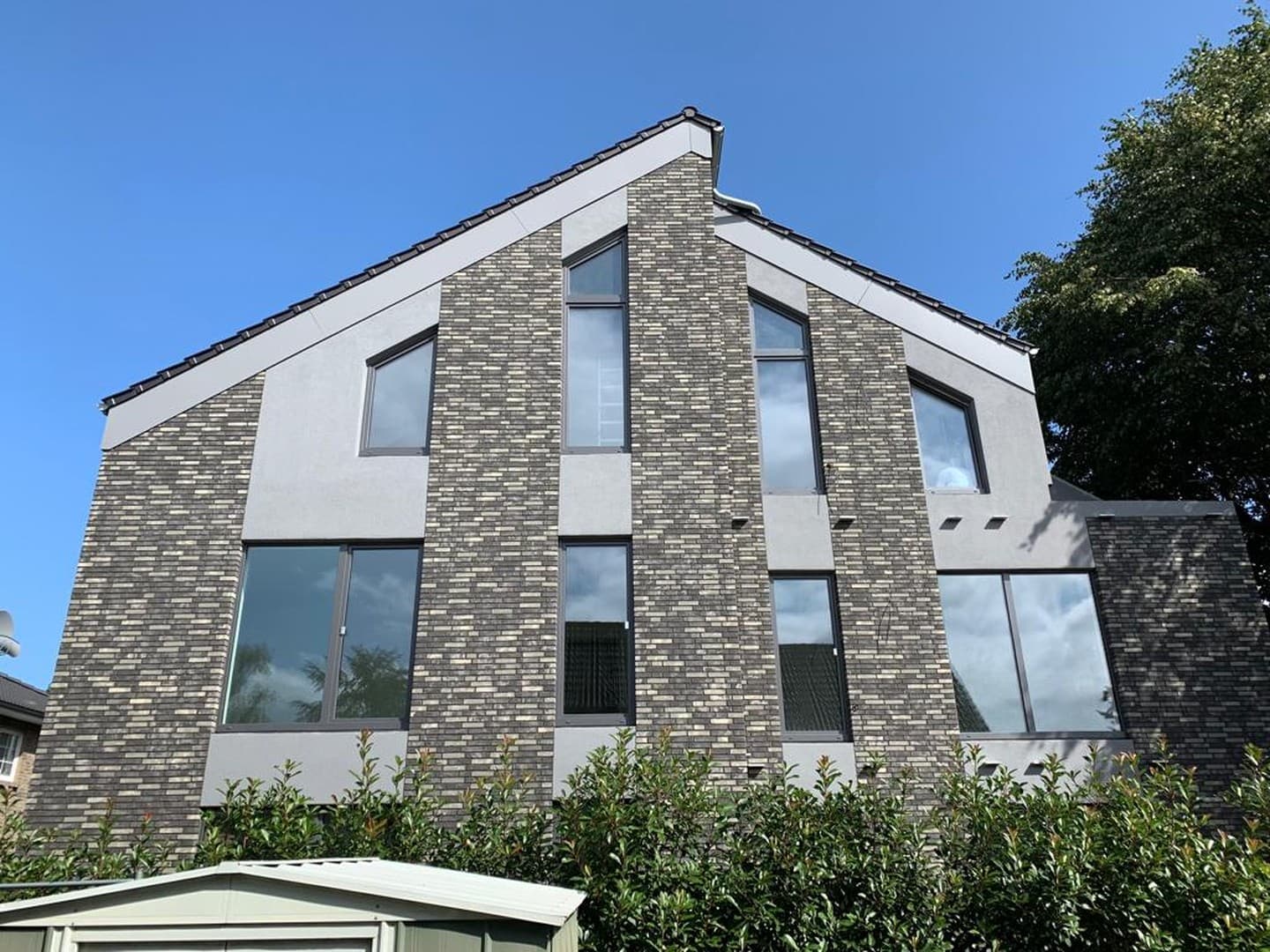 Smart-Home mit EBK, Balkon: helle 4-Zimmer-Wohnung in Halstenbek