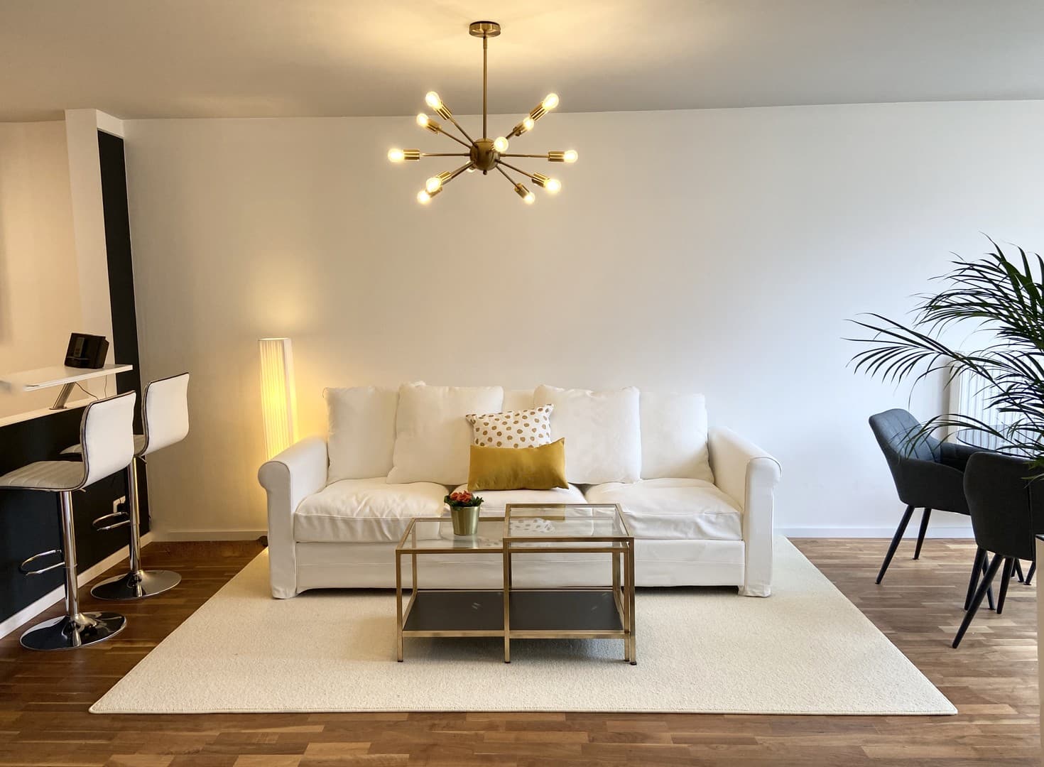 Fully furnished, stylish Business Apt, Sunny Balcony, private Garage, Free WLAN!