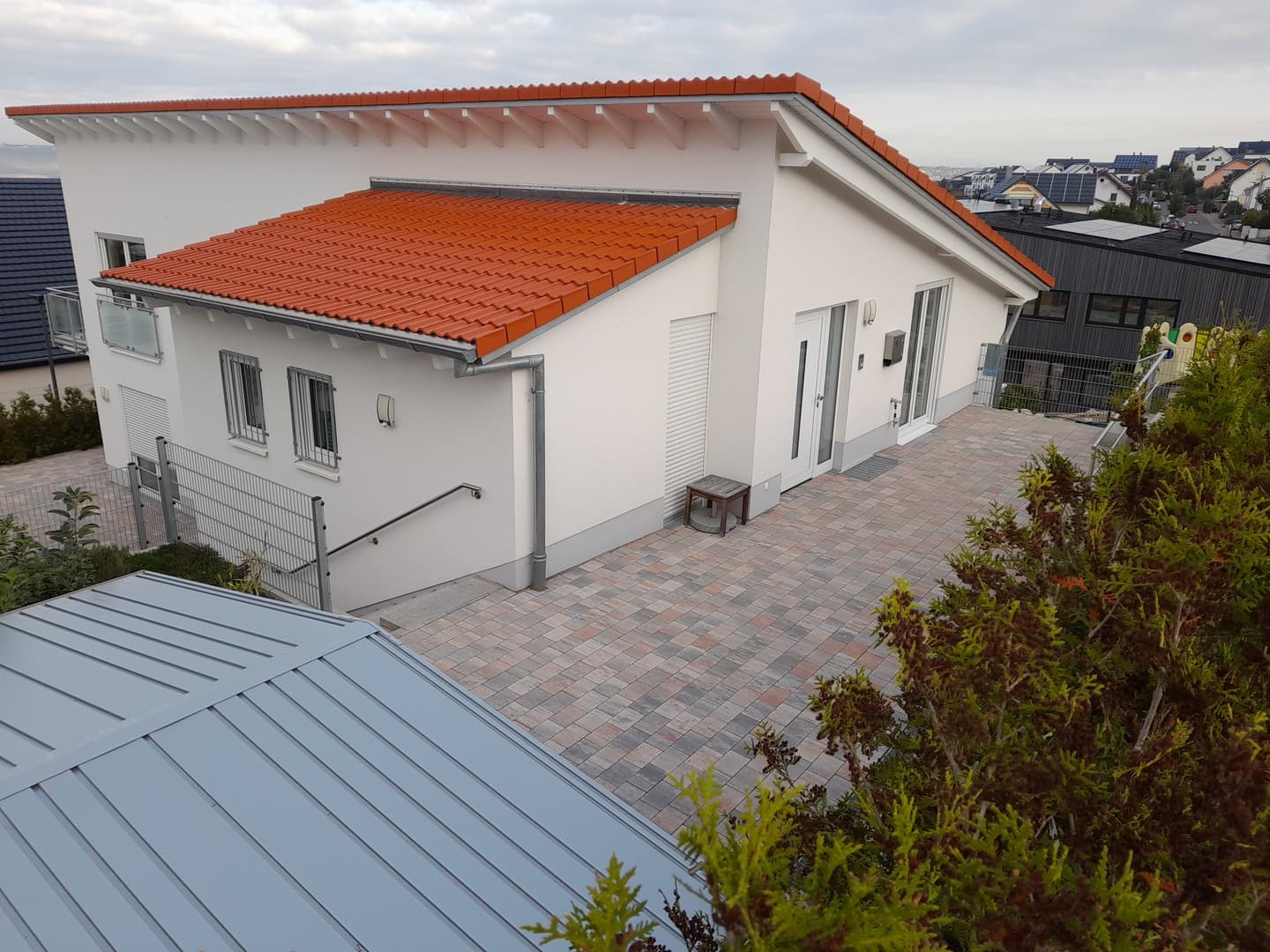HOCHWERTIGE 4-ZIMMER WOHNUNG IM OG EINES ZWEI-FAMILIENHAUSES (NEUBAU 2021)