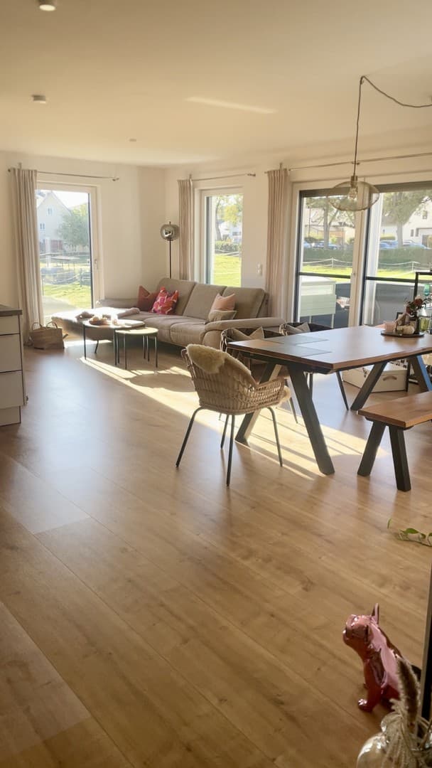 exklusive, ruhige und sehr moderne 4,5 Zimmerwohnung mit gr. Südbalkon, Luxusausstattung 1.OG SO