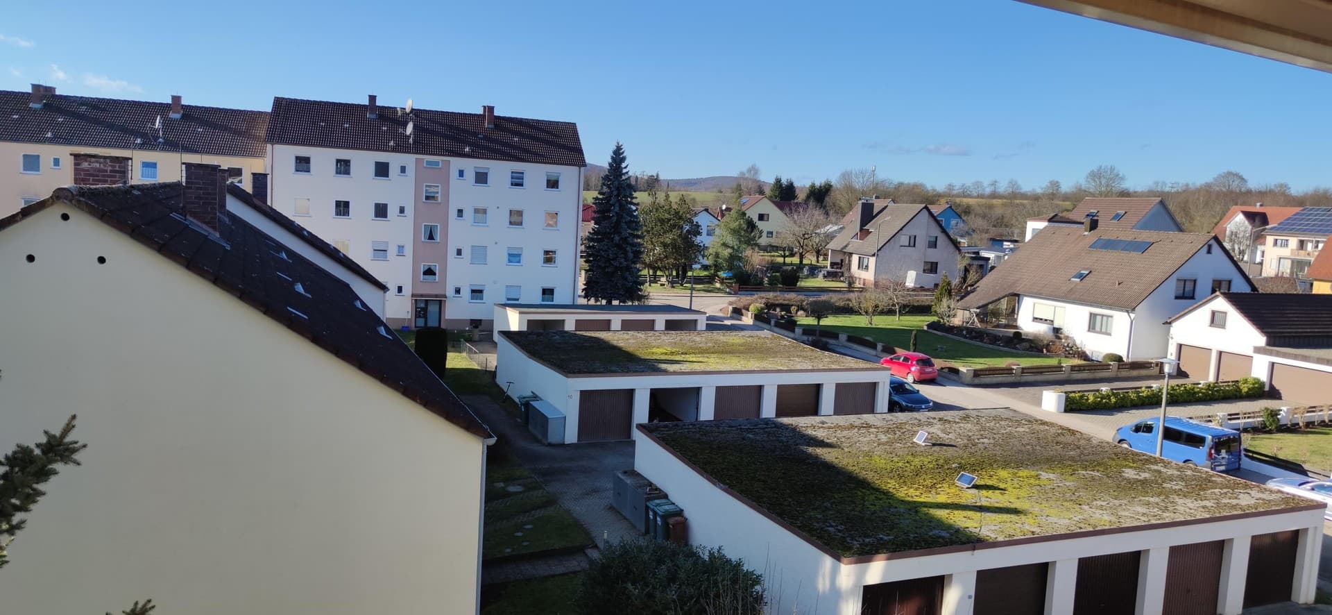 Schöne 2,5-Zimmer Wohnung im 3. OG mit Einbauküche, Balkon und Garage
