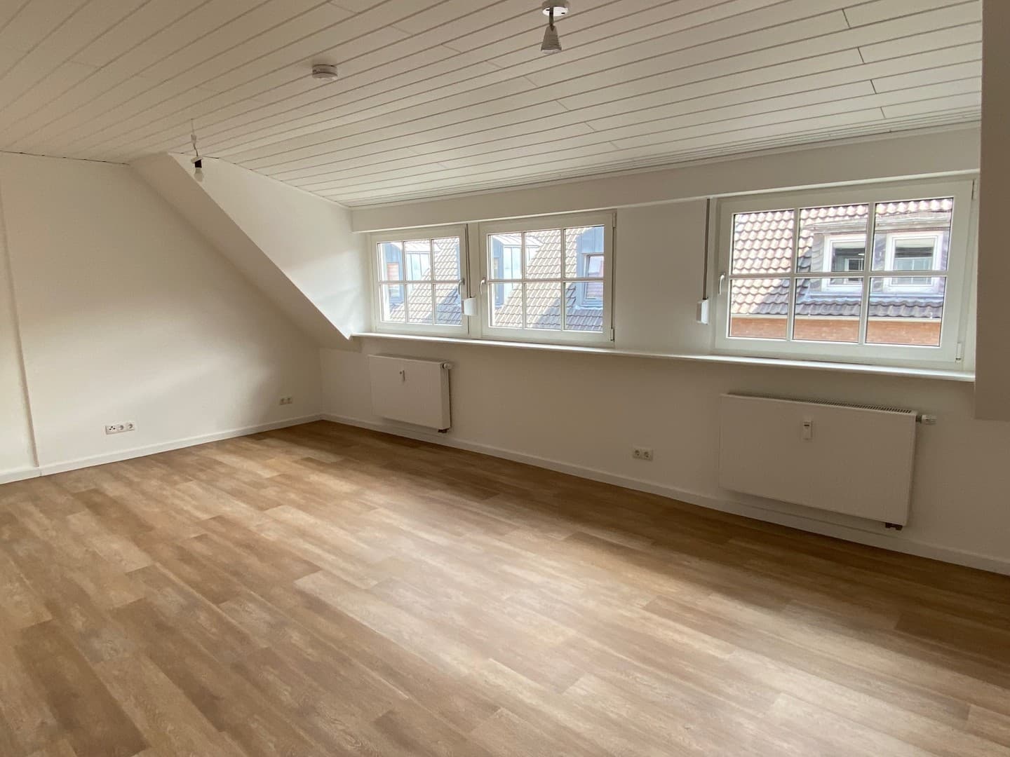 Hochwertig renovierte Dachgeschosswohnung in guter Innenstadtlage